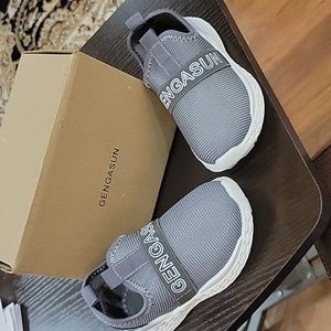 Gengasun gray toddler boys girls lightweight breathable mesh sport shoe…sz 8 NEW